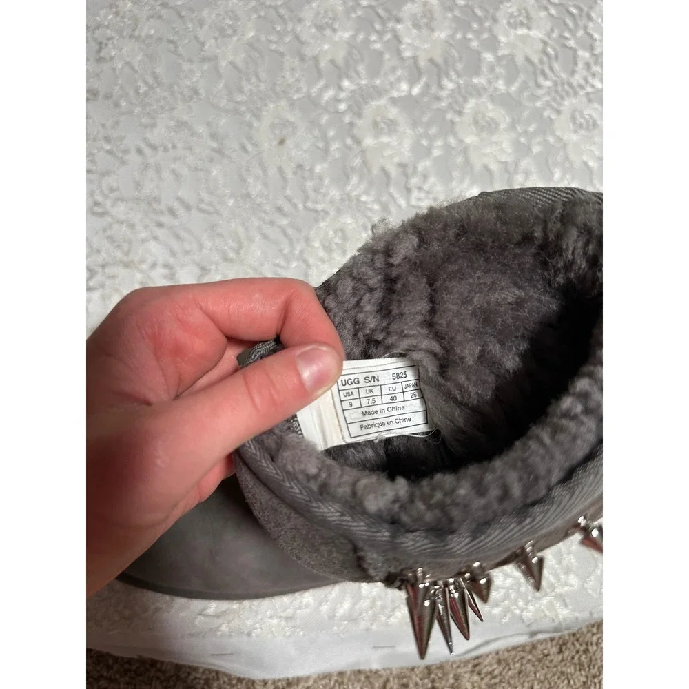UGG each pair